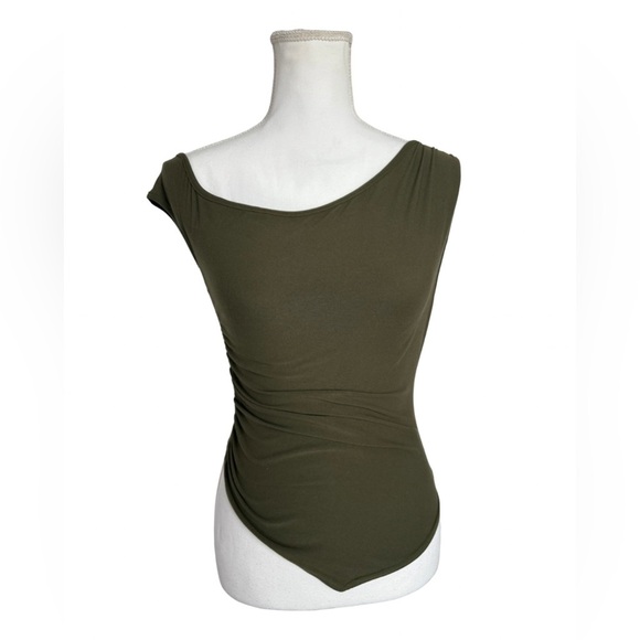 PrettyLittleThing Asym Hem Top | Size 4 🔥CLEAR THE CLOSET - Picture 2 of 6